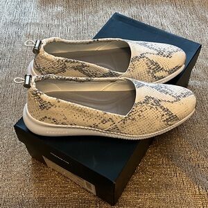 Cole Haan Studiogrand Slip on Sneakers, New in Box, Sz 6.5 Cream and Gray